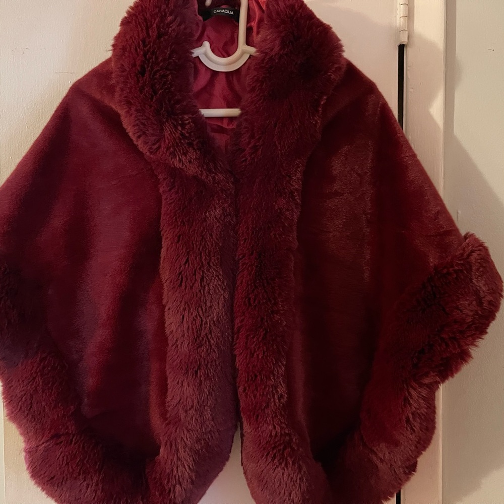 Luxurious Red Faux Fur Shawl - Picture 2 of 5